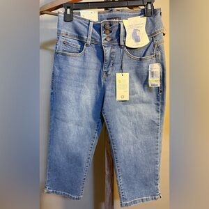 Curve Creator Light Blue Denim Capris - Mid Rise Stretch